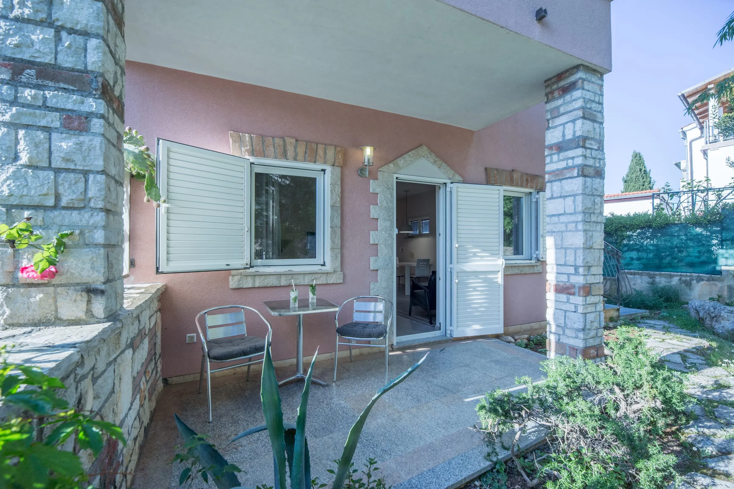 Apartment mit Terrasse